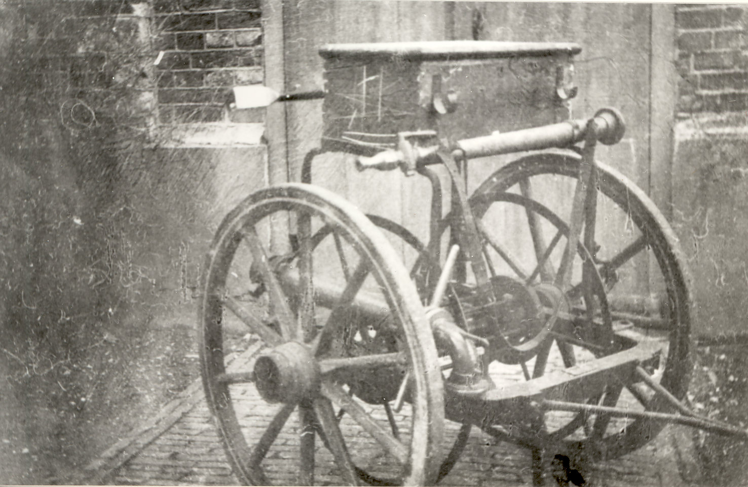Slangenwagen van de brandweer te Kloetinge, 19e eeuw.