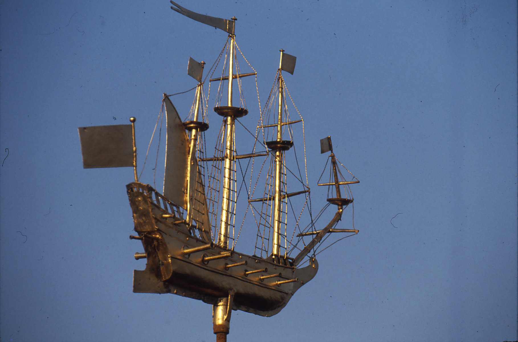 Windwijzer in de vorm van een VOC-schip, torentje Soepuus, afkomstig van de havenpoort, 17e eeuw.