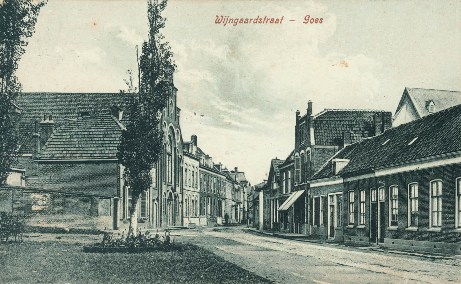 De Wijngaardstraat, waar diverse brouwerijen waren gevestigd, ca. 1920.