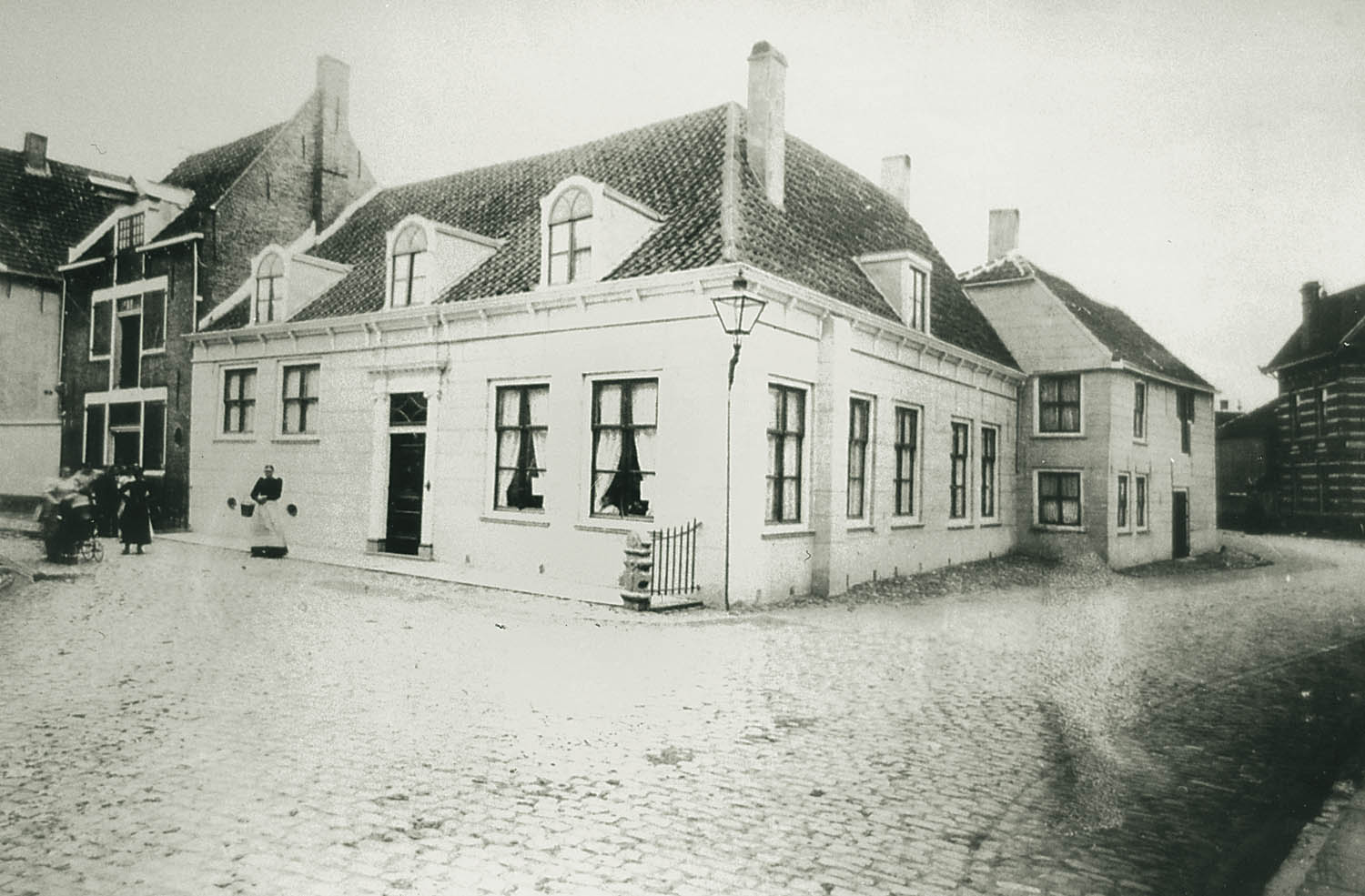 Hoek van de Klokstraat, ca. 1900.