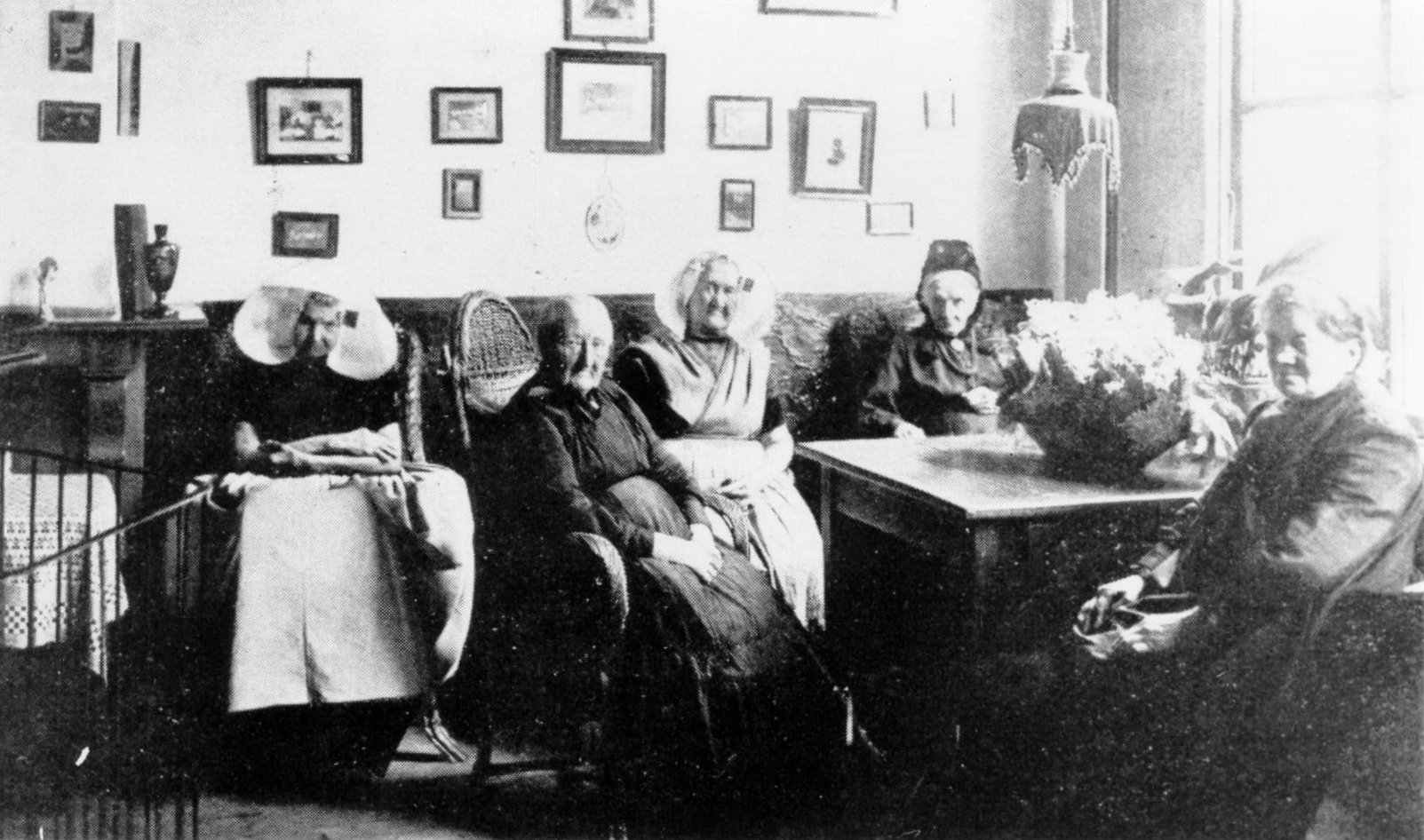 Bewoners van het Gasthuis in 1927. GAG.HTA.