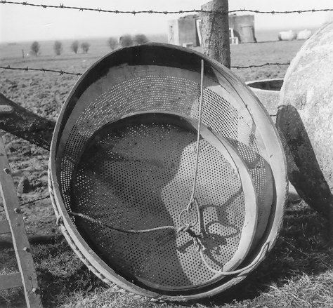 Graanzeven, gemaakt van varkenshuid, 1966.