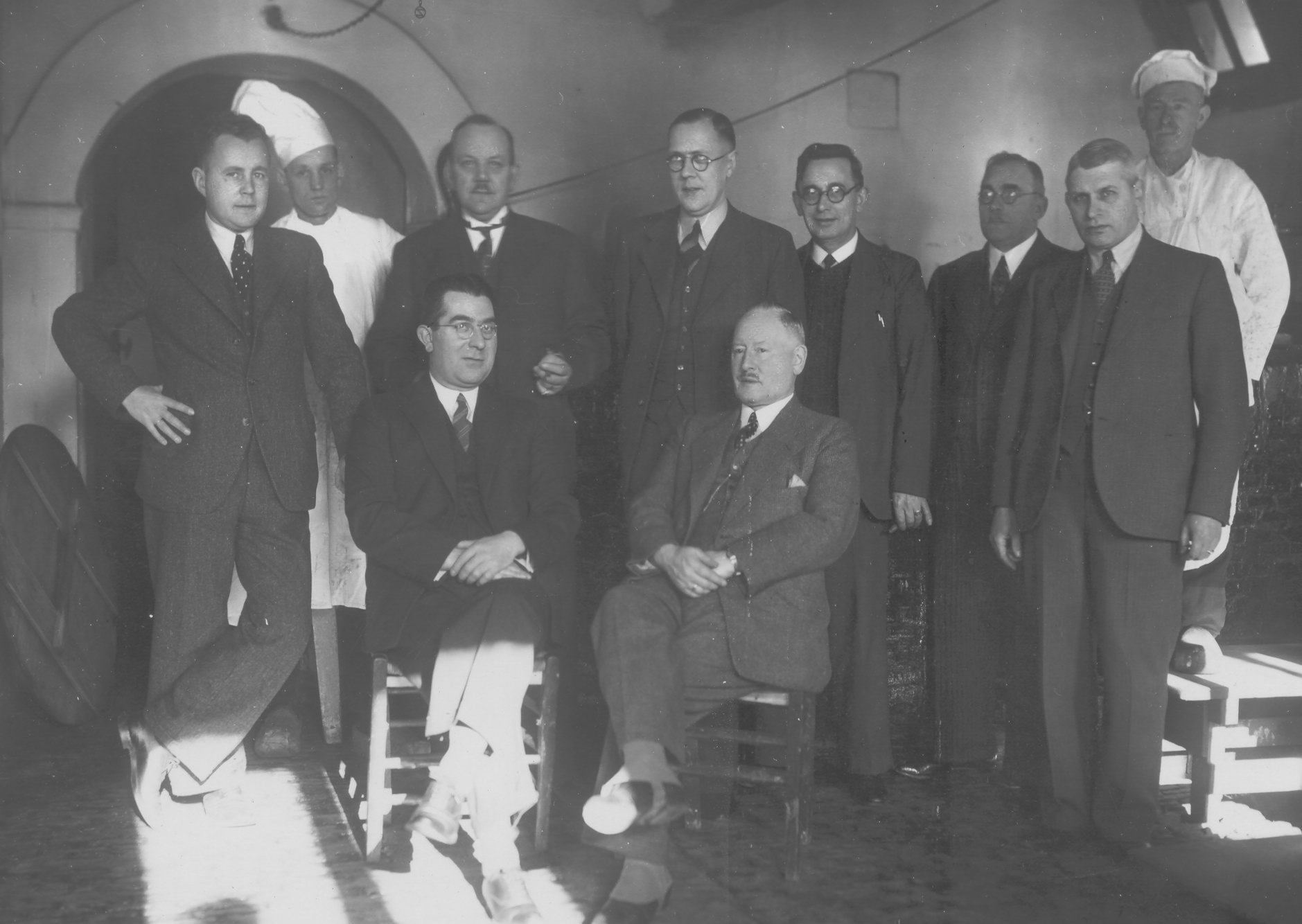 Het bestuur van de Commissie voor Oeconomische spijsuitdeling, 1930. GAG.HTA.