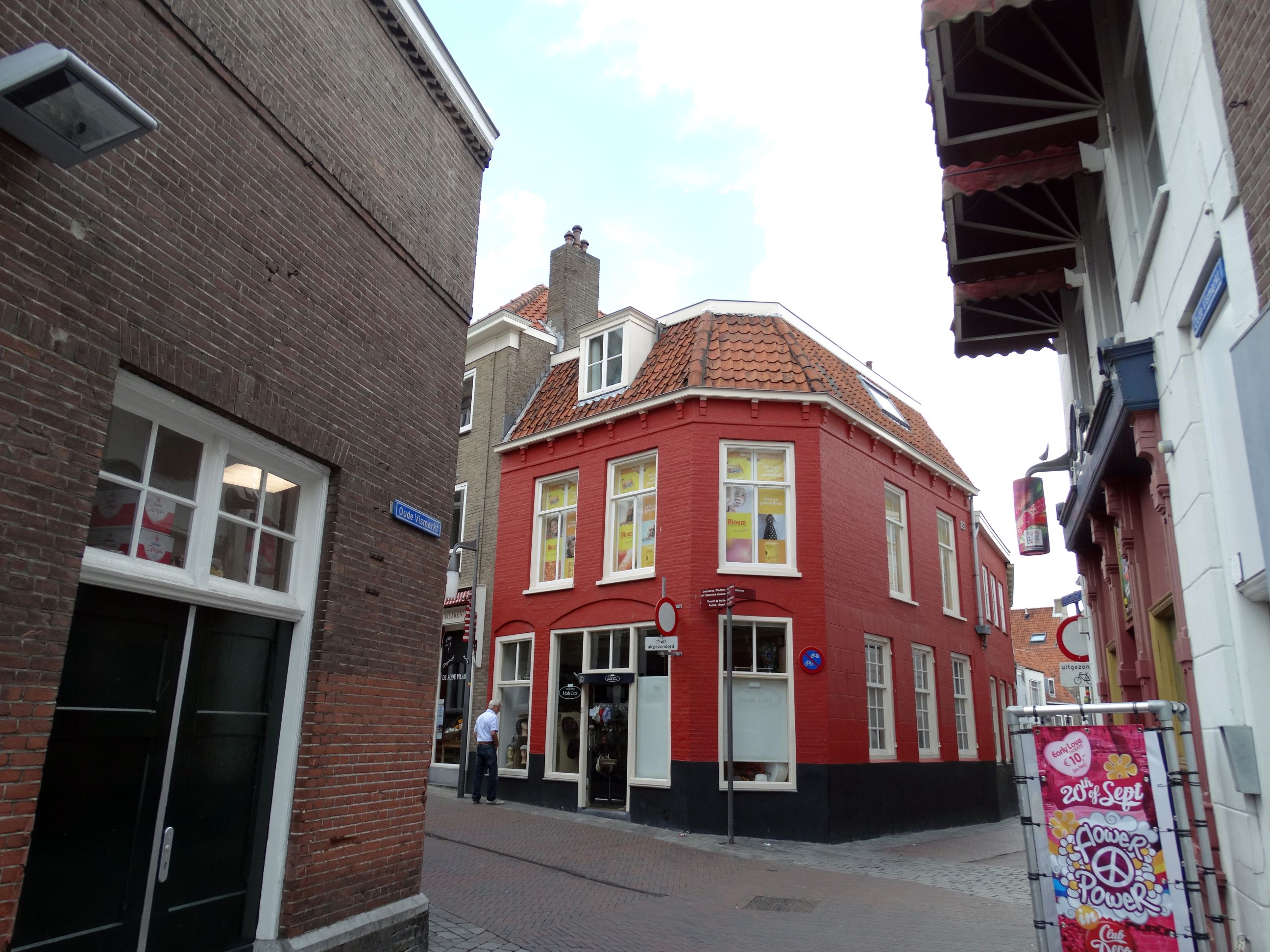 Hoekpand Lombardstraat-St. Jacobstraat, één van de stadsscholen, 2013. Foto R. Bitter.