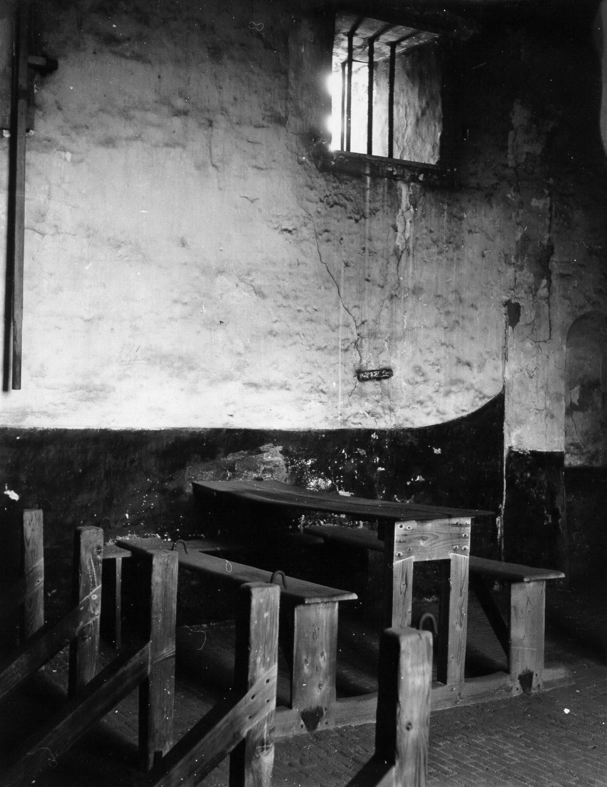 Interieur van één van de celruimtes in het stadhuis, 1965. GAG.HTA.