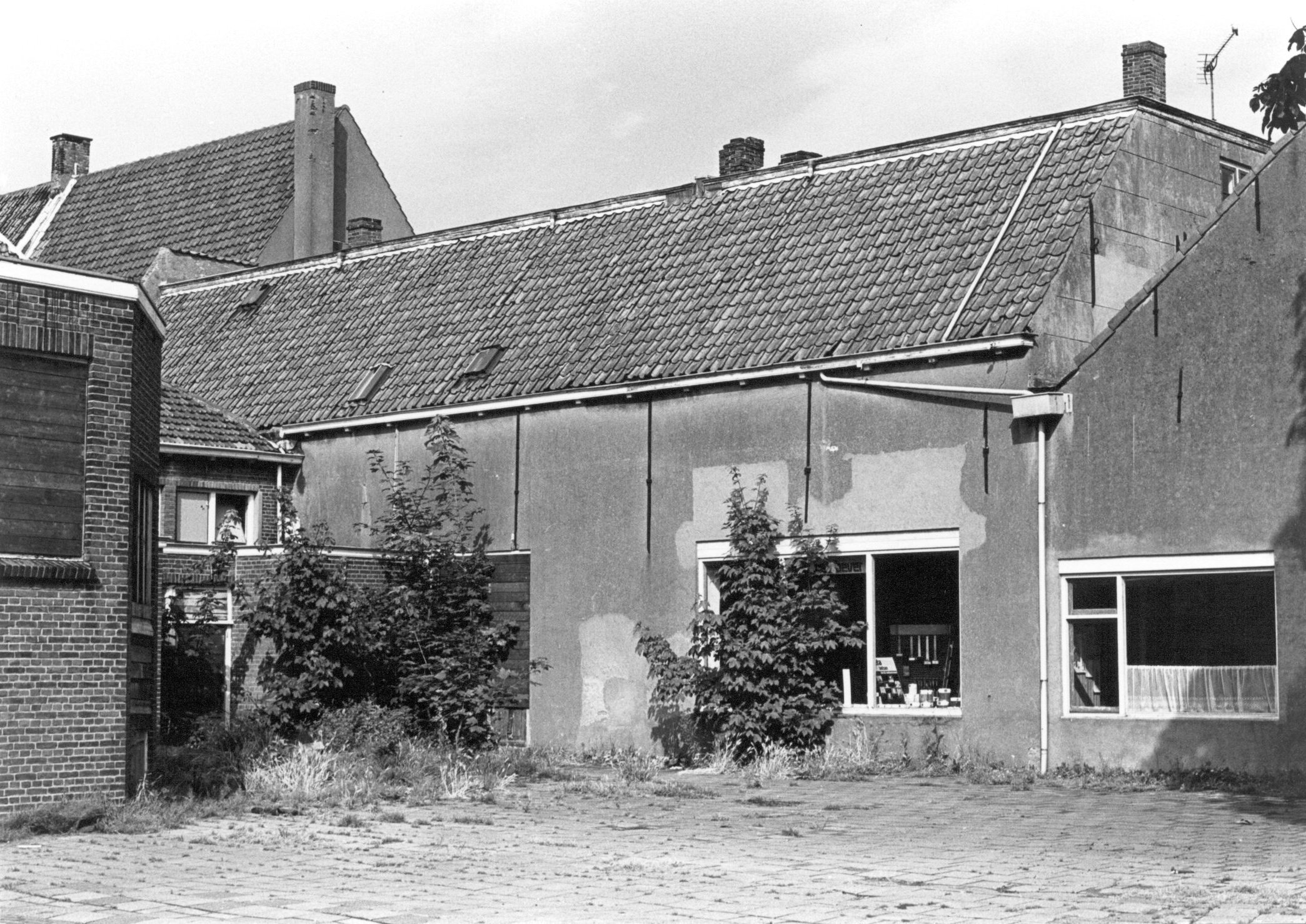 Achtergevel van de vroegere Latijnse school aan de Beestenmarkt, 1979.