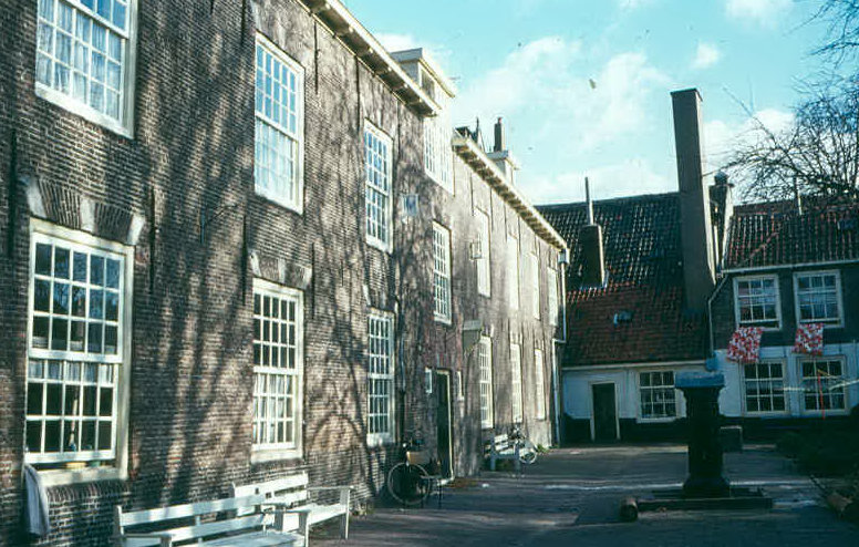 Achtergevel van het Manhuis, 1975.