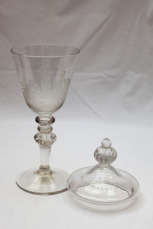 Glazen bokaal gemaakt voor de viering van 200 jaar Satisfactie, 1777.