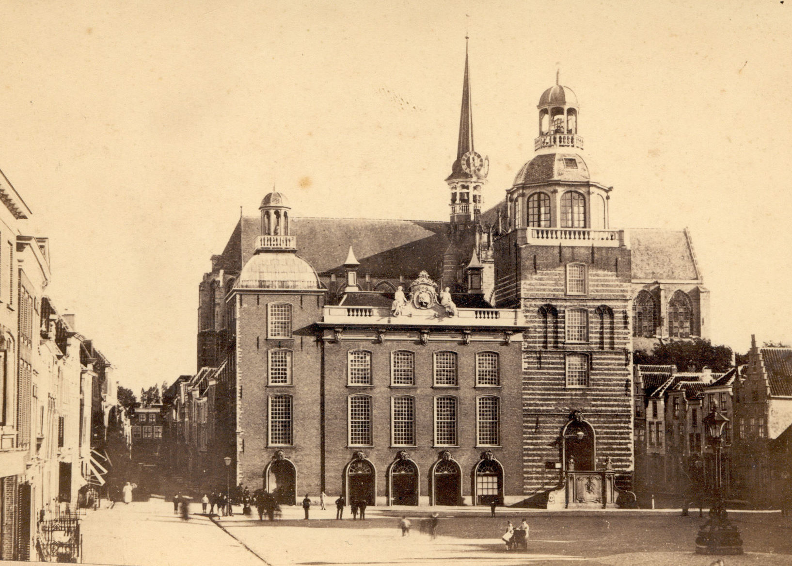 De Grote Markt met het stadhuis, ca. 1890.