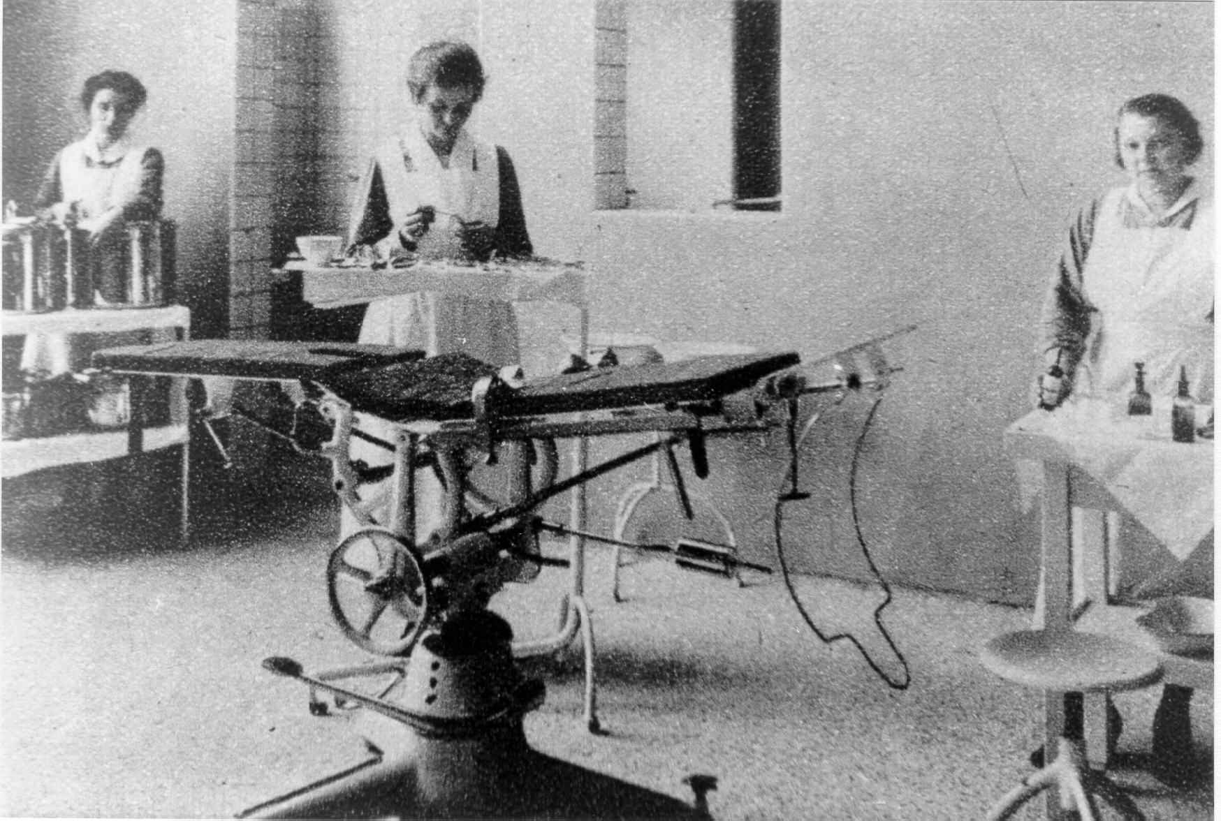 De operatiekamer van het Gasthuis aan de Oostwal, 1927.