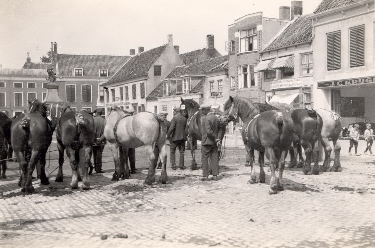 Paardenmarkt op de Beestenmarkt, ca. 1930.