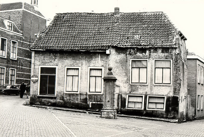 Pomp op het Breedje, 's-Heer Hendrikskinderenstraat, 1976.