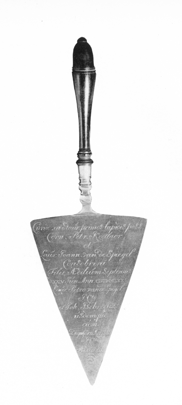 Zilveren troffel waarmee L.P. van de Spiegel de restauratie van het stadhuis begon, 1771.